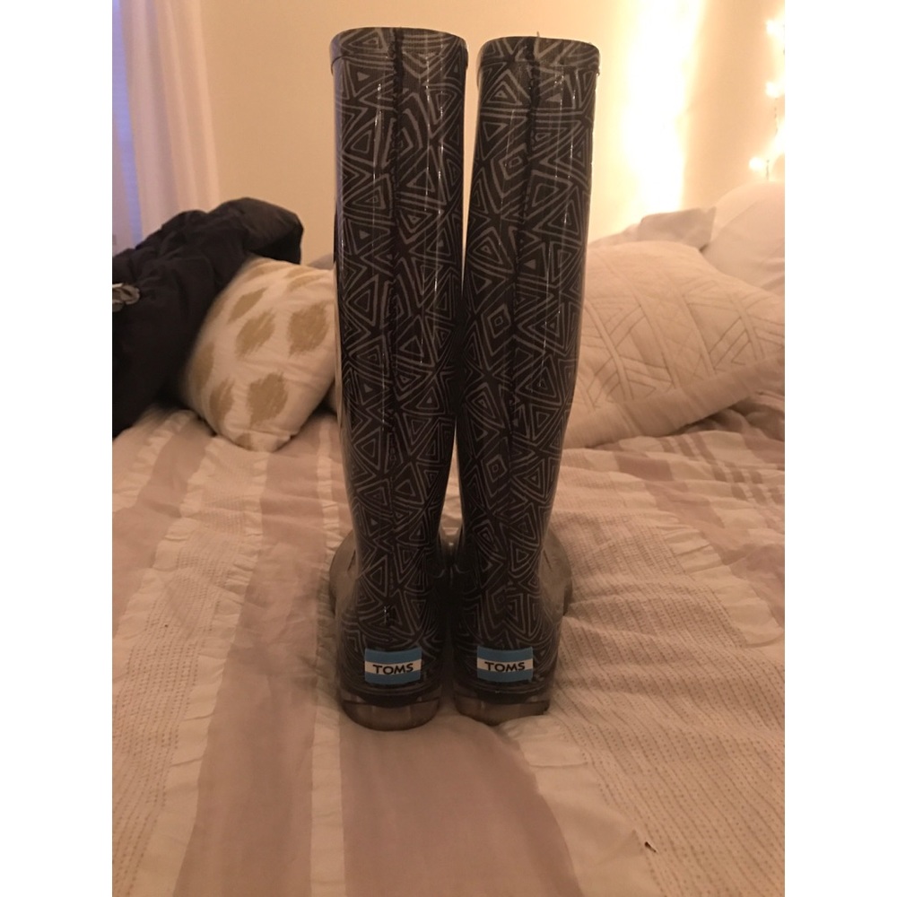 TOMS Rain Boots